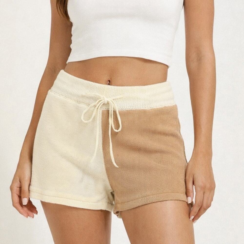 LE LIS Colorblock Knit Lounge Shorts Cream Tan Drawstring Lined Size M